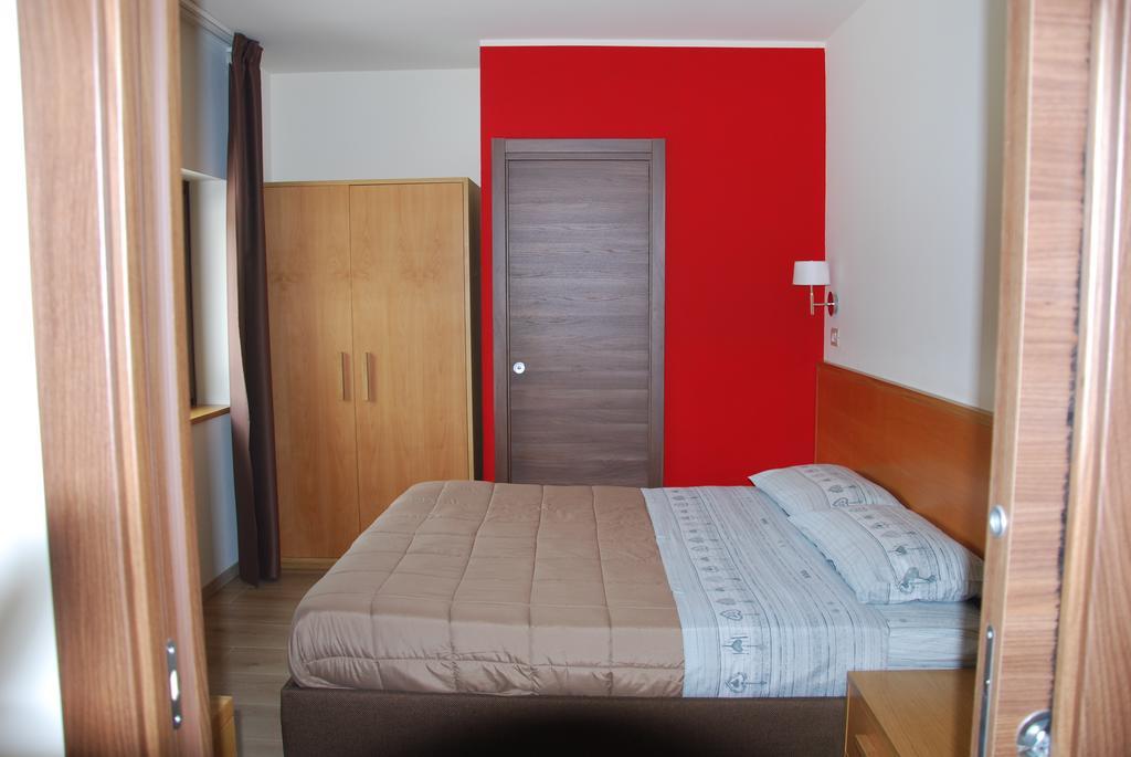 Guest House Caracas Lorica Exterior photo
